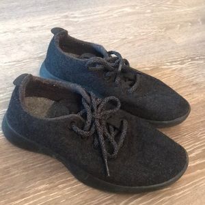 hardly warn all black allbirds size 6